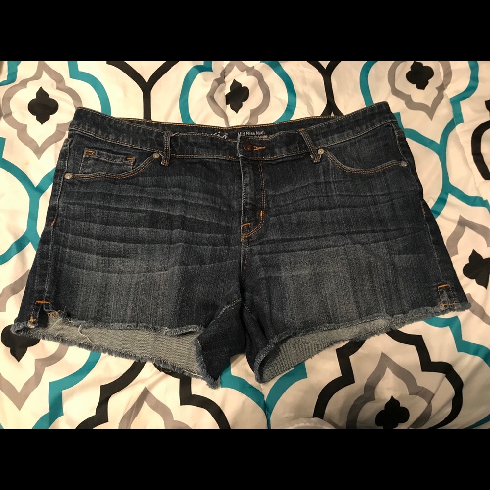 Mossimo Mid Rise Midi Shorts